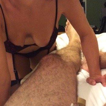 18+ only/NSFW hubby of amazing hotwife & Queen. exploring femdom, cuckolding, tease and denial, and chastity. Always up to DM with Bulls, Dommes, and cucks