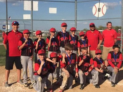 2017 Maryville Redbirds 13U Baseball Team. Teaching to play the game the right way.