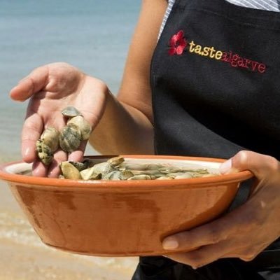 we offer a wide range of programmes as: Gastronomic Tours, Cooking lessons, Wine and local products tastings, Home Cooking, Picnics, Catering and Events.
