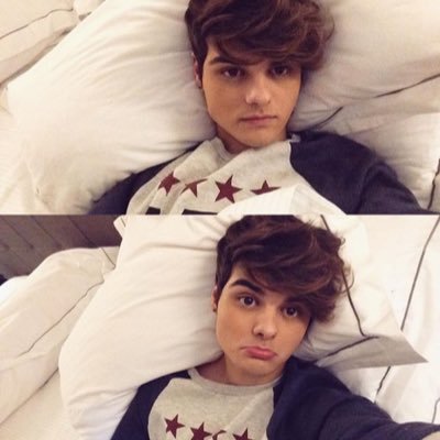 AbrahamRPGSPARK's profile picture. compassion (bi psk un trou c un trou :') )