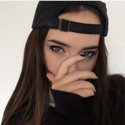 cutechooses's profile picture. 