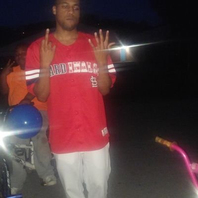 Stack my paper up big money boss do the real things i make boss moves on my own what you doin!!!