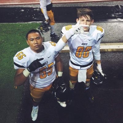 C/O 2018
Lincoln
MaxBench (285)
MaxSquat (445)
MaxDeadlift(460)
40Yard (5.1)
ProI (4.6)