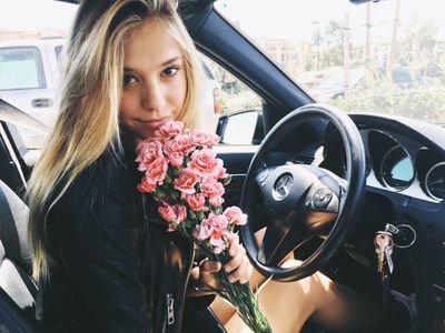 Alexis_TWRPG's profile picture. looks like an angel, act like an angel but sometimes thinks like a demon.|| oméga