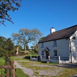 Beautiful, dog friendly, holiday cottage sitting in its own land in the National Park with stunning views.