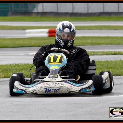 Ingeniero loco del karting se ofrece para equipo de competicion, sé lavar piezas, barrer ....