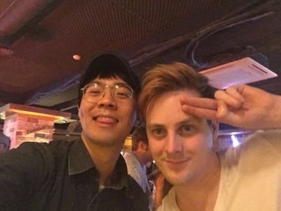 SimonHenbury's profile picture. I play ALOT of video games i'm a social guy who just likes a good laugh. i think comedy is the best entertainment. Live in Gangnam, Seoul.