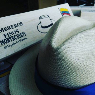 #ToquillaCoMexico es un #EmprendimientoSocial con los tejedores de #Manabi, #Ecuador. 50% de las utilidades se usarán para reactivar al sector #Terremoto