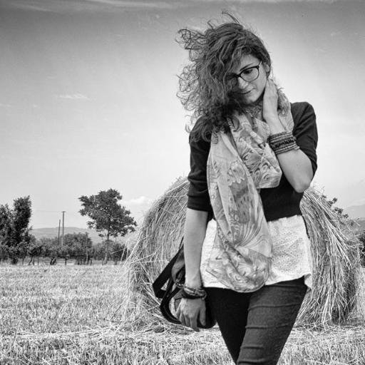 Giornalista (di #marketing e #comunicazione), innamorata della mia casa (l'#Irpinia), sogno di vivere di scrittura, immagini (in movimento) e viaggi.