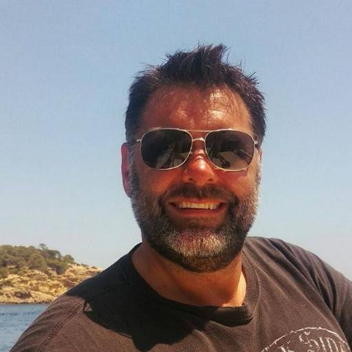Pizza Expert,Loves Rugby,Music and all the good things in life.