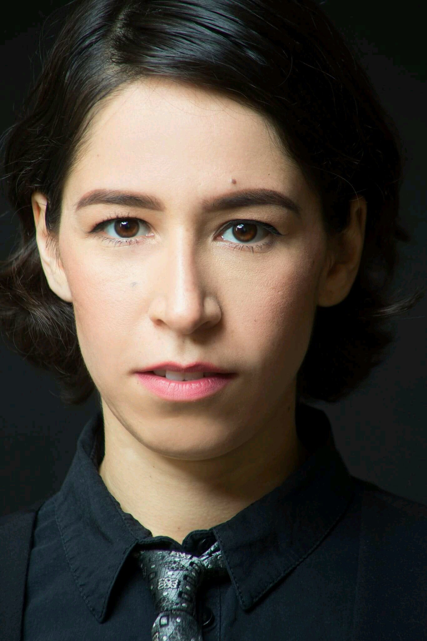 carolinaperelli's profile picture. Artista escénico. Egresada de la ENAT