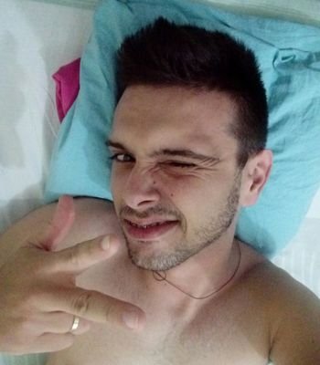 Desde 1989 infernizando a vida de muitos, Casado
Sagitariano, Extrovertido, Palhaço, Fanfarrão, Porém Responsável, Gosto das coisas bem feitas....