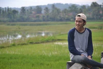Kelak pada suatu ketika, aku ingin menjadi alasan yang membuatmu terluka; di saat cinta, meniadakan kita untuk sementara :) | Instagram : @Aldie_oraora