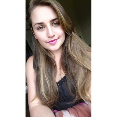NandaLevandoski's profile picture. O papel tem mais paciência que as pessoas♡