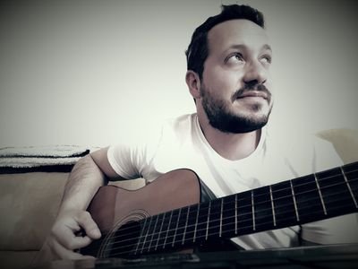 Masajista, actor, músico. Entre Barcelona, Marbella y BsAs
