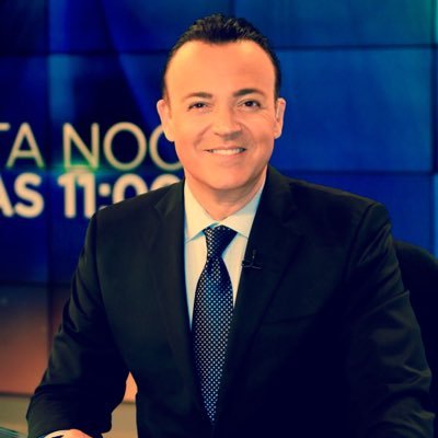 Presentador Noticiero Telemundo 51 (Wscv Miami)