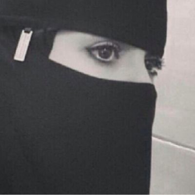 فتاة بسيطهه.. مغرمه بعائلتي.. في عيُونگم آلمح لسعاده سما.. طالبه جامعيهه