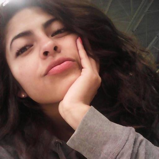 Me gusta bailar, hacer ruido, expresarme, amar, cuidarme y comer dulces. VVV