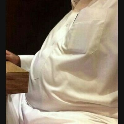 رجل في الأربعينات من العمر ذو وزن ثقيل وامتلاء وجهي بشيب يغزو ملامحي كل يوم بزدياد (تعلمت ان لاحد سوف يبقى لأحد ) هنا لقضاء بعض الوقت فقط لست للعلاقات العابره