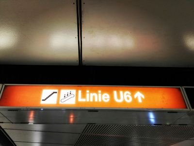 Mitten ausserhalb der Komfortzone DER Wiener U-Bahn. Achtung, Satire!