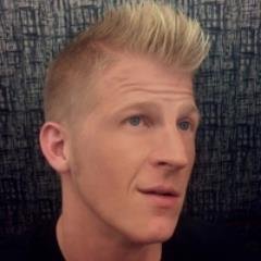 31Live2Play's profile picture. 