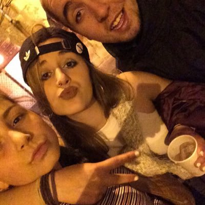 Un beso pal que no me quiera me va ver crecer hasta que muera xdddddddd