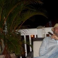 DonaldDeez's profile picture. Anti-War. Pro-Markets. #EndtheFed 
Somewhere between #AltMiddle & #AnCap
#TridentsUp #FinsUp 
#GoZags #GoCougs