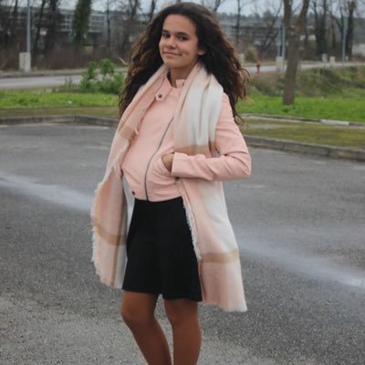 ineslp3's profile picture. O meu problema é sorrir quando estou triste por dentro, é chorar por pessoas que não merecem e amar quem não merecia ser amado.