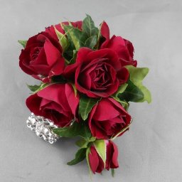 Boutique floral studio specialising in weddings and events. Formal corsages and buttonholes are a speciality using beautiful keepsake bracelets.