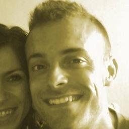 Orgulloso padre de 2 hijos,
tengo una bici morada
y fumo memes en pipa
Rojo, republicano, antifascista