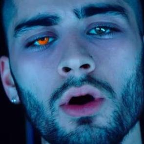 ZAYN MALIK A TRUE ARTIST WITH SONGS AND ONLY ORIGINAL. ♪✍
ZAYN MALIK UN VERDADERO ARTISTA CON CANCIONES ORIGINALES Y UNICAS. ♫♠