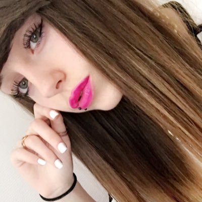 Amandine, 17 ans FOLLOW MOI J'TE DIVERTIS - VIENS ME PARLER ^^ FACEBOOK : Amandine Tifanny Diidou ⚡️ SNAP : didou.07 ❣