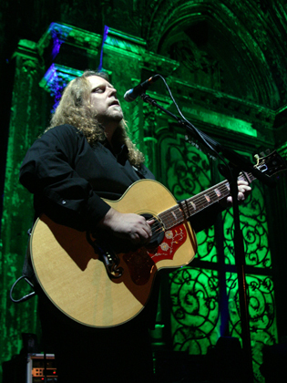 For the fans of Warren Haynes and his music.