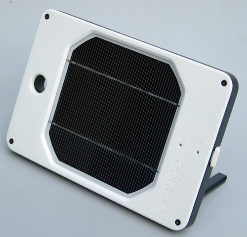 As crazy as it sounds, the Joos Orange delivers up to 20X the power of other personal solar power devices, with 1hr of charge time = 2.5+ hrs of cell talk time.