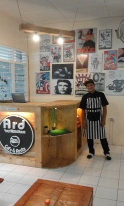 Atlit Politik Musik Komedi Hobi