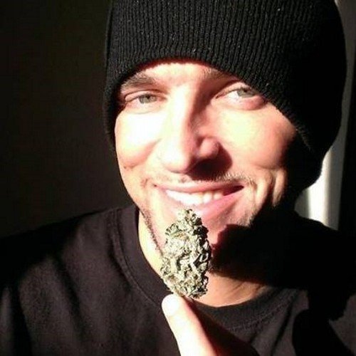 Medical Cannabis Specialist. Grower/Dealer Global Weed Education= Global medication