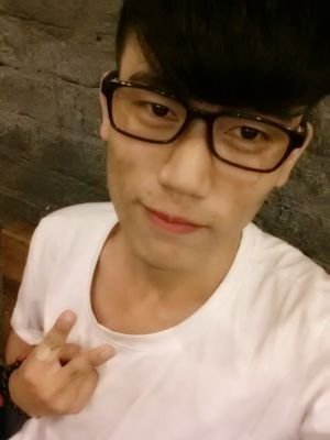 Tôi yêu bạn
I Love You
我是你
I'm LGBT
I'm love travel and cook...
I'm from Vietnamese