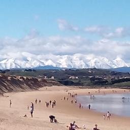 Caminante, son tus huellas el camino y nada más; Caminante, no hay camino, se hace camino al andar. Al andar se hace el camino, y al volver la vista atrás...