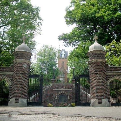 The official account of the Enrollment and Financial Aid Office at Bethany College in Bethany, WV. A small college of national distinction.