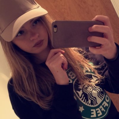 fridayfun66's profile picture. heyy follow back'xo :')