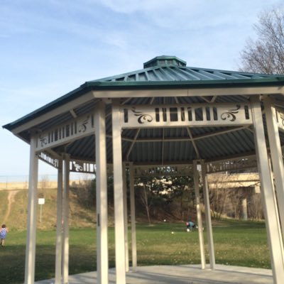 I am the big brother of Bishop park in Stinson Neighbourhood in #HamOnt. Home of a little free library. Come hang out. I love picnics. More picnics.