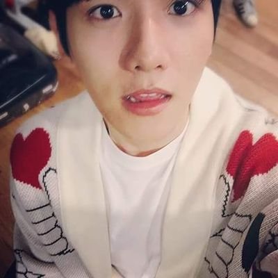 Free follow!Follow this account; @NakedChanbaek instead of following this account.Thank you for those who already followed.Have niceday Ilove u❤