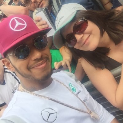 emma_t26's profile picture. #TeamLH Proud Auntie, Professional Dog Cuddler 🐶