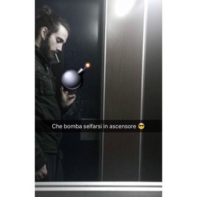 Ho aspirazioni troppo alte e pigrizia radicata nella mia anima. Il sarcasmo mi divora il fegato, o sarà l'alcool?
