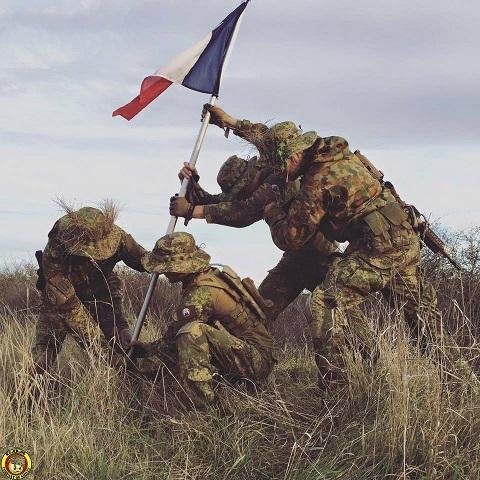 company_smiley's profile picture. Équipe et association d'airsoft créée en 2013 et pratiquant dans la région Auvergnate à proximité de Clermont-Ferrand !
