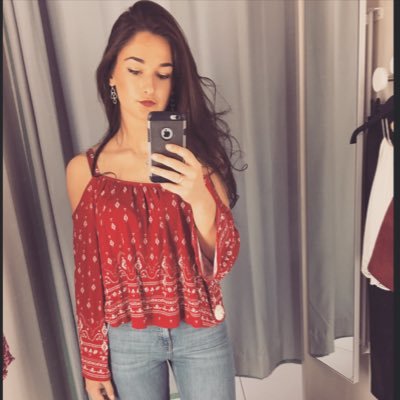 nataliabarnard's profile picture. don't let one cloud obliterate the whole sky ☁️