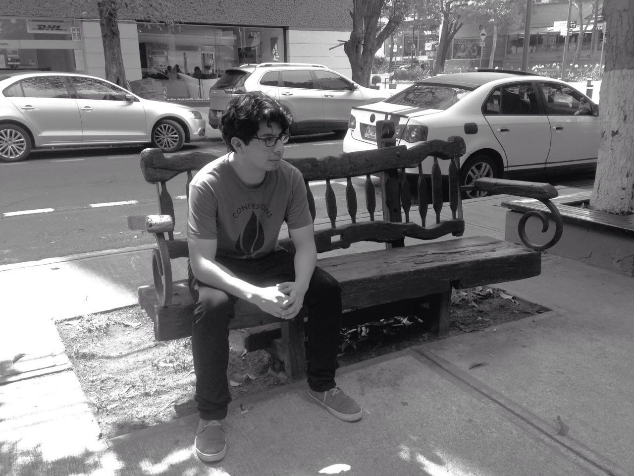 insoportableser's profile picture. Misántropo dedicado a mis únicas pasiones sin reservas, los libros y la música. Aficionado a la matemática.