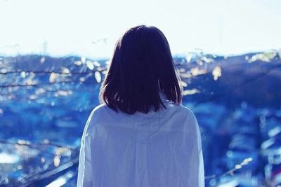 ね む い 。