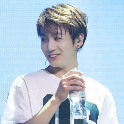 justsyaura's profile picture. 