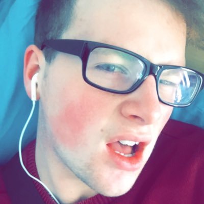 Jam_ezzz's profile picture. French and Business student